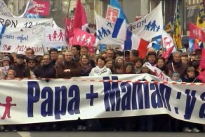 В Париже снова протестуют против однополых браков