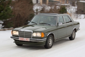 32-летний Mercedes W123