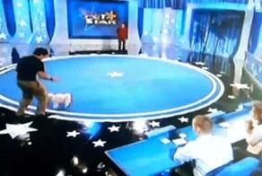 Пудель акробат