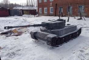 "Tiger P" из снега