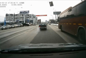 Авария дня 1399. Три легковушки и автобус
