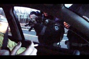 ГАИшник с автоматом напал на журналиста ДК