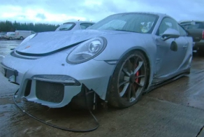 Владелец разбил свой новый Porsche на второй день