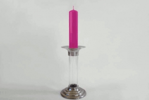 Творческий подсвечник превращает расплавленный воск в новые свечи