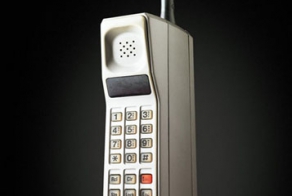 История мобильных телефонов в картинках (81 фото)