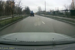 Автобус и кран