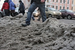 Москву «пересолили» противогололедными реагентами.
