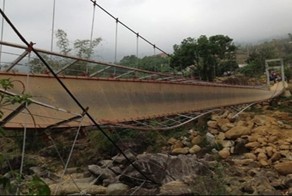 Во Вьетнаме обрушился подвесной мост, 9 погибших