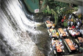 Ресторан у водопада в Сан-Пабло