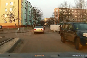 Водитель Mercedes сбил мальчика и поехал дальше