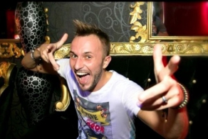 Не стоит без разрешения звонить в индийские священные колокола