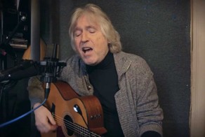 Аполитичный ранее Вячеслав Малежик написал песню о ситуации.