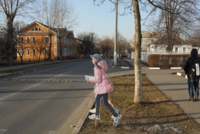 Макет ребенка на пешеходном переходе 