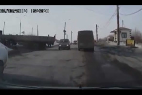 Авария дня 1419. Длинномер выкатился на дорогу