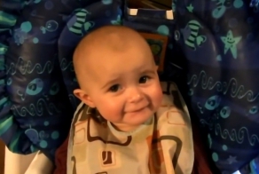 Реакция младенца на пение мамы