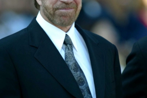 Чак Норрис считает, что США на грани раскола