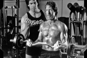 В честь 74-летия Чака Норриса: 12 фактов о Норрисе