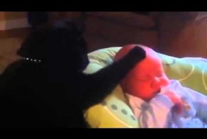 Машка убаюкивает плачущего Толика