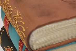 Бывший инженер НАСА создает шикарные торты, напоминающие предметы быта