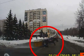 В Нижнем Тагиле запряженная в повозку лошадь повредила три автомобиля