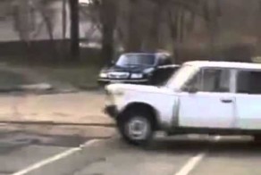  Решили отбукстровать автомобиль.