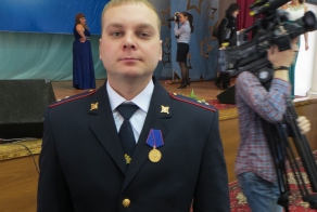 Сотруднику полиции, застрелившему дебошира была вручена награда