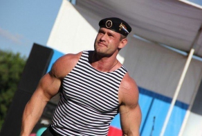 Русский морпех стал победителем турнира Арнольда Шварценеггера