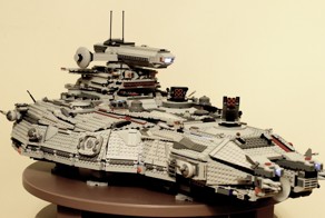 Космический корабль из Lego