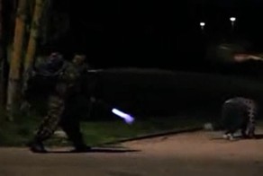 Огенеметчик вночи 