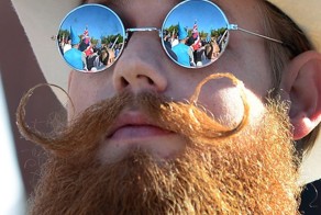 В Нью—Йорке пластические хирурги пересаживают бороды