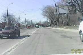 В Кишинёве водитель Porsche Cayenne по глупости врезался в прицеп фуры