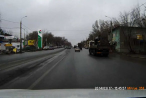 Авария дня 1438. Автомобиль врезался в автозаправку