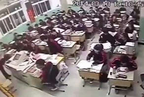 Китайский школьник во время урока выбросился из окна