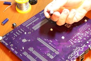 Замена вздутых конденсаторов на материнской плате,