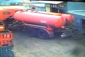 Камаз сдулся на помповой запраке