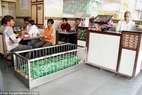 Индийский бизнесмен открыл ресторан на кладбище