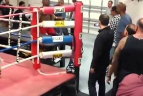 Боксер Шеннон Бриггс кинул в Кличко ботинок 