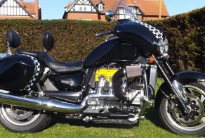 Заряженный мотоцикл Triumph Rocket III