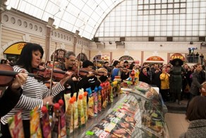 Флешмоб музыкантов на одесском Привозе