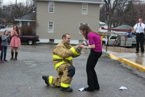 Предложение руки и сердца во время пожарной тревоги