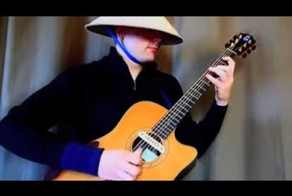 Нереально круто играет на гитаре!