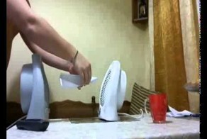 Бумажный самолетик завис в воздухе!