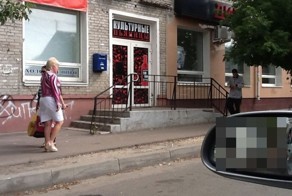 Завораживающий вид в зеркале (2 фото)