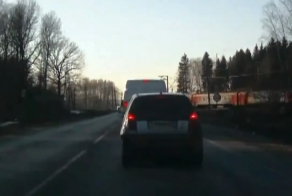 Авария дня 1452. Электричка протаранила фуру