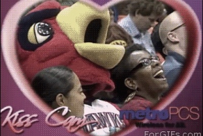 Веселые ситуации, захваченные "камерой поцелуев"