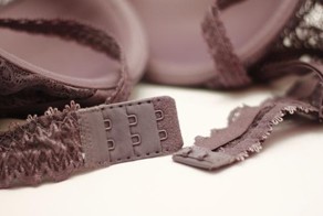 Кто их вечно придумывает, эти клятые замки!