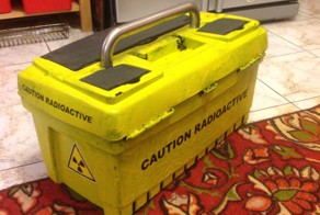 "только не спрашивайте почему в моем ящике уран!"