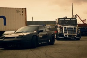 Дрифт-батл между купе Nissan и грузовиком