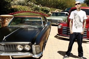 Автомобили барабанщика Трэвиса Баркера