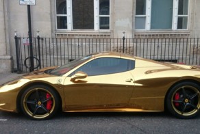 Золотой Ferrari 458 Spider